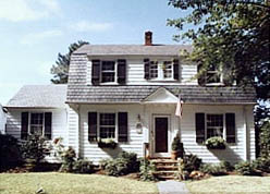 Waterfront Colonial in Larchmont, Norfolk