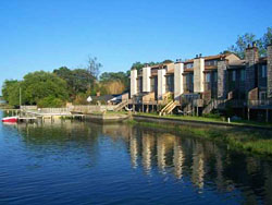 Waterfront Townhouse in Larchmont, Norfolk